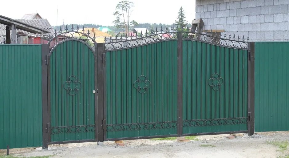 Ковка павлин ворота. Ворота калитки тюмень. Ворота калитки тюмень. Кованые ворота v-040 (1 кв. Ворота металлические кованые.