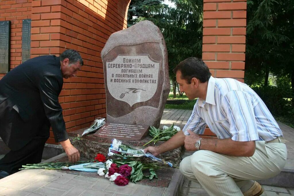 Мемориал воинам погибшим в локальных войнах. Мемориал погибшим воинам в локальных войнах и конфликтах в Москве. Памятник "погибшим в локальных конфликтах" Радищево Ульяновской. Памятник воинам локальных войн. Памяти погибших в локальных конфликтах