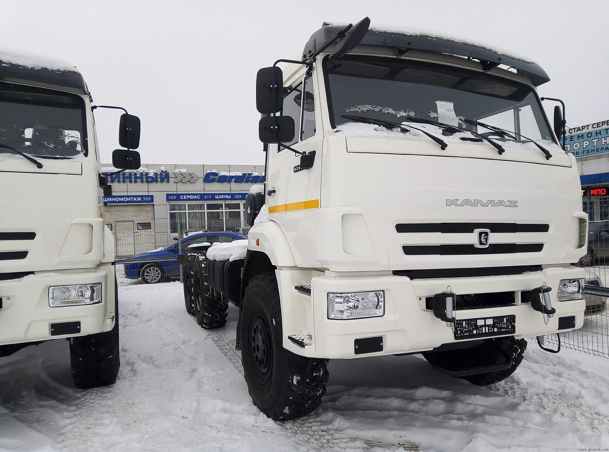 Камаз 65222 на метане. Камаз 43118 евро 3. Камаз 65115 самосвал белый. Камаз белый. Белая фура камаз.