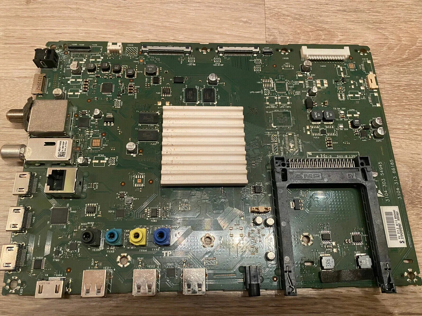 37pf5321. Ремонт материнской платы телевизора. 4. Mainboard 3104_313_63644. 2e la.