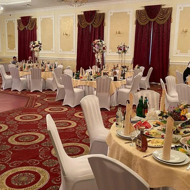 Маяковского 146 кафе. Минск ресторан маяковского. Бар в поместье. Бар в поместье. Кафе усадьба псков.