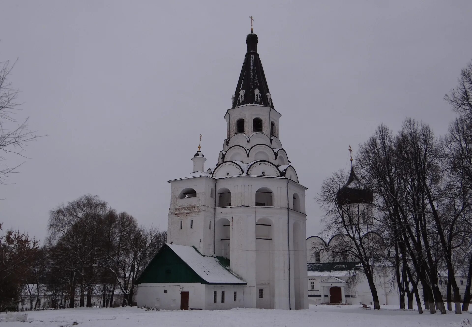 Александровская слобода церкви. Распятская церковь александровская слобода. распятская колокольня в александровской слободе.