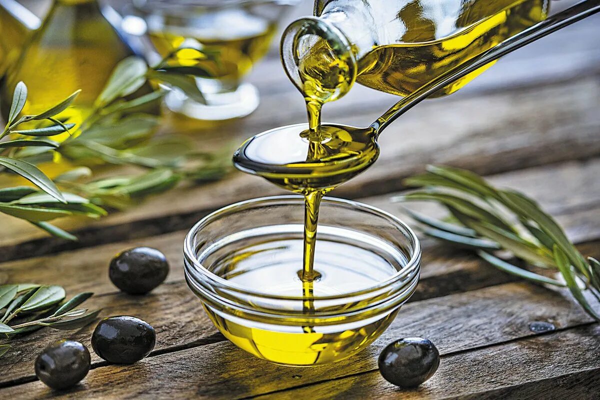 Olive Oil масло оливковое. Олив Ойл масло оливковое. Масло с оливковым маслом. Оливки и оливковое масло.