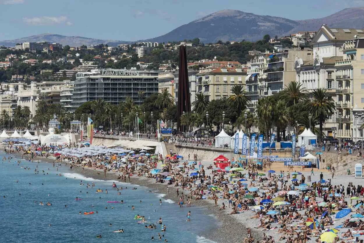 Nice beach. Ницца пляж Негреско. Пляж Кастель Ницца. Опера Ниццы Ницца. Юг Франции Ницца.