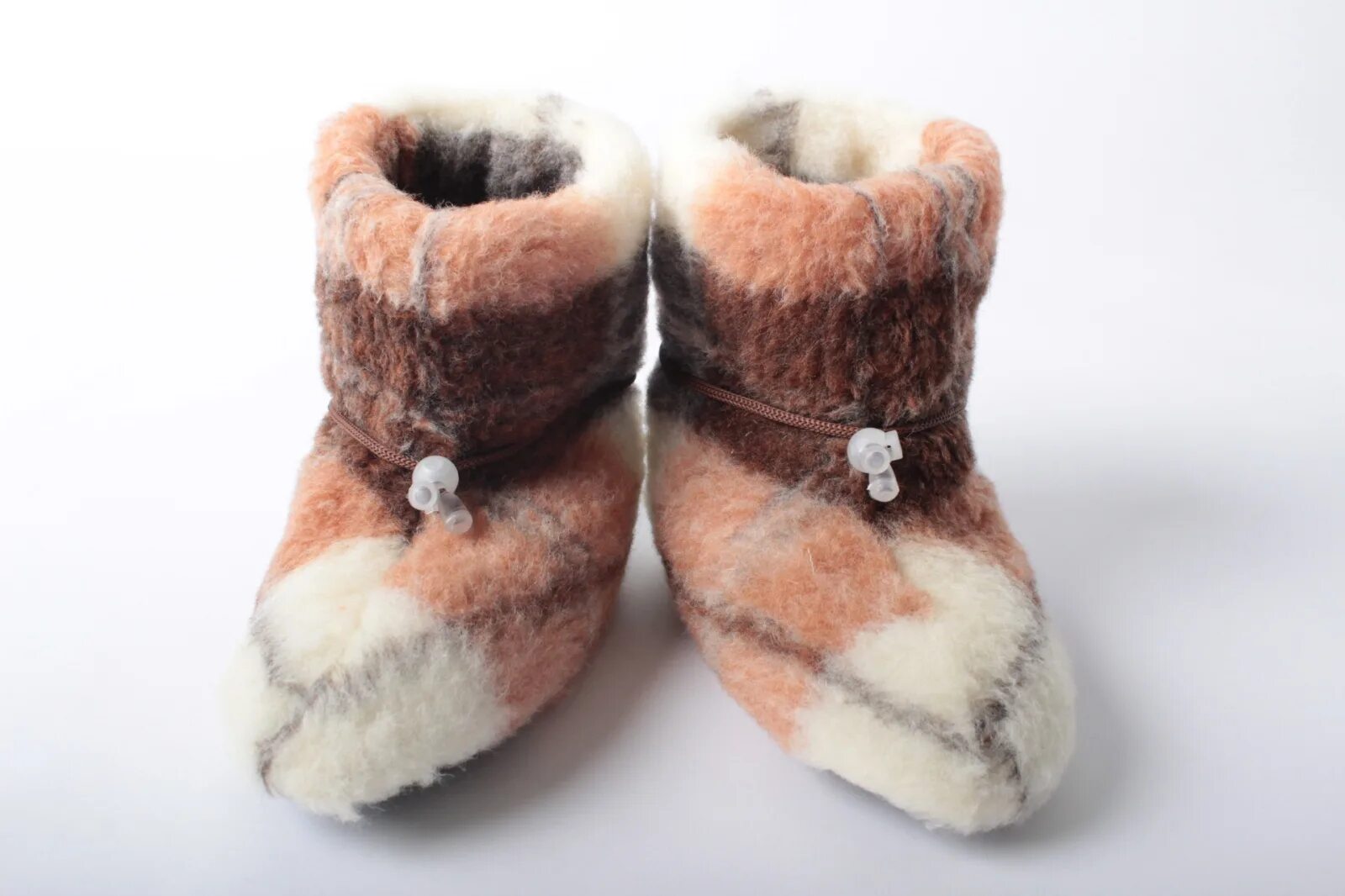 Чуни из овчины домашние детские. Высокие чуни. Сапожки из овчины. Меховые сапожки из овчины. Высокие чуни.