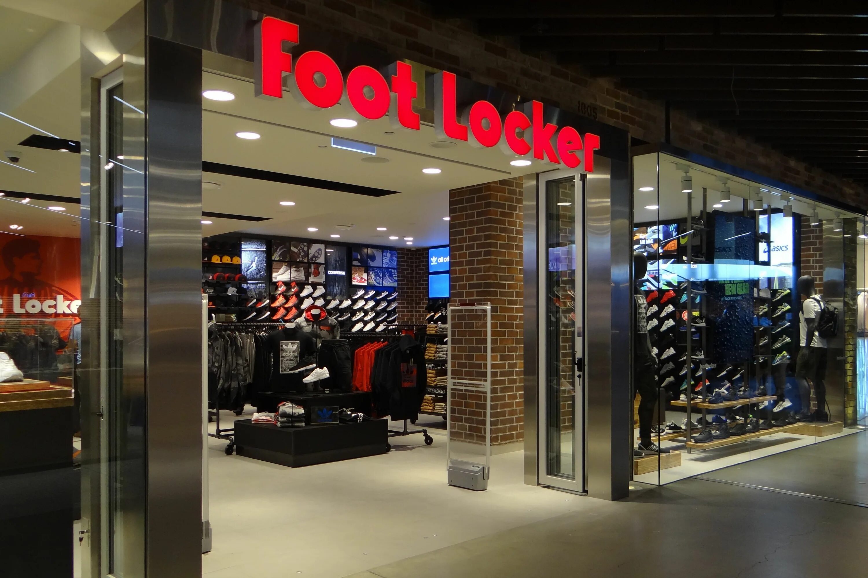 Lock store. Footlocker магазин. feet loser. foot locker shop. footlocker dubai.
