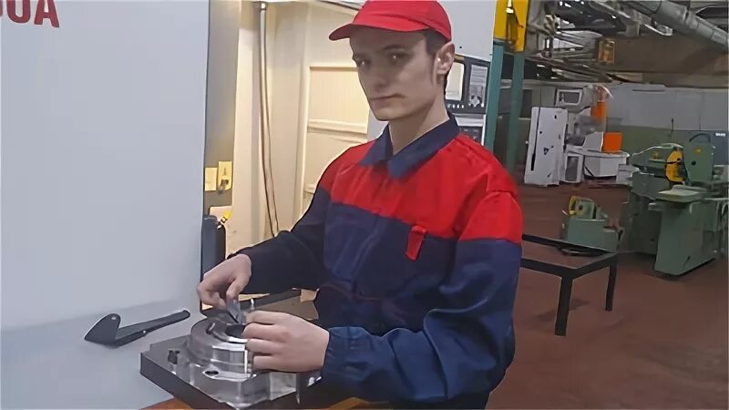 Производственные мастерские. Учебно производственный участок. Электромашиностроительный колледж спб. Межшкольный учебно-производственный комбинат. Учебно производственный участок.