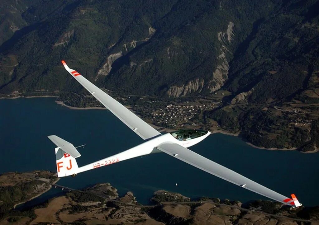 Планер в полете. Глидер (глайдер). dg 800 планер. glide планер. планёр (летательный аппарат).