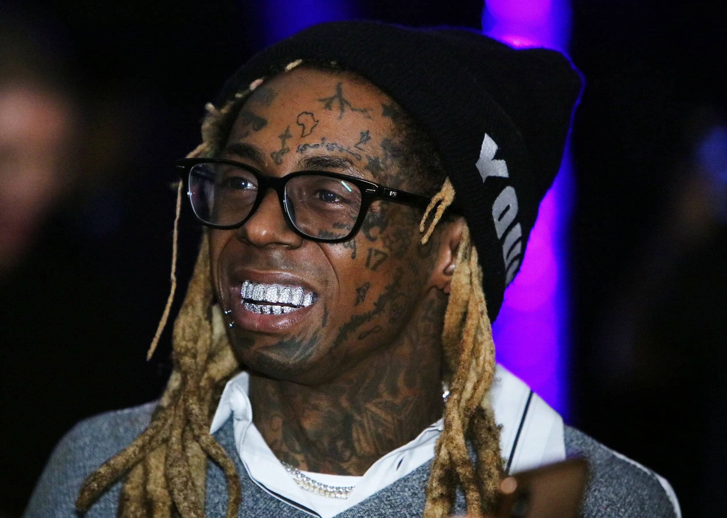 Лил стоит. Лил уэйн. lil wayne 2025. lil wayne 2025. lil wayne 2025.