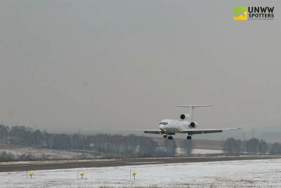 Аэропорт спиченково вылеты. Аэропорт Новокузнецк. UNWW Spotters. Аэропорт Спиченково фото. Аэропорт Спиченково внутри ту.