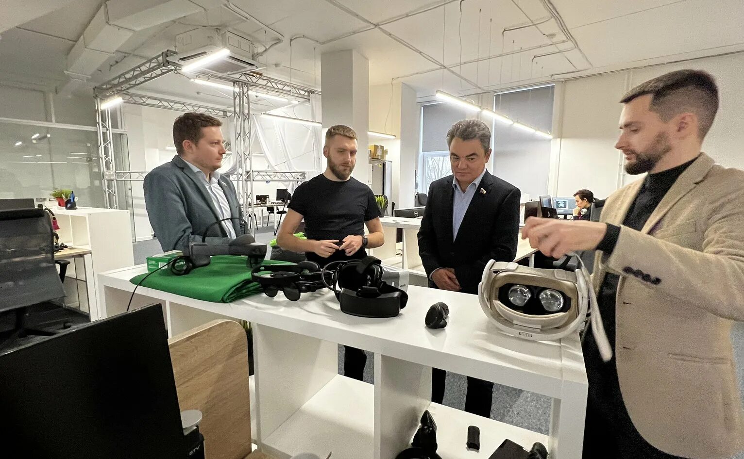 Запуск стартапа. Высокотехнологичный стартап. Высокотехнологичный стартап. Автоматизация производства. Высокотехнологичный стартап.