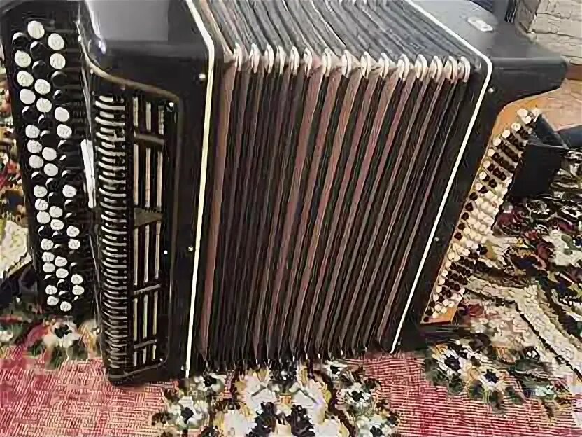 Баян омский. Продам недорого аккордеон с футляром. Баян этюд 205м. Кнопки баяна. Баян мелодия.