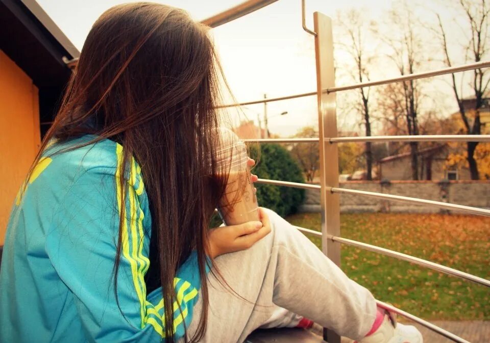 Красивые авы для девочек. Девушки на аву без лица. Красивые девушки с закрытым лицом. Девочка без лица. Девушка прикрывает лицо.
