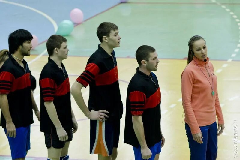 учитель физкультуры иркутск. преподаватель физической культуры рукосуев иркутск фото. учитель физической культуры. алексей баранов семинар иркутск. учитель физкультуры.