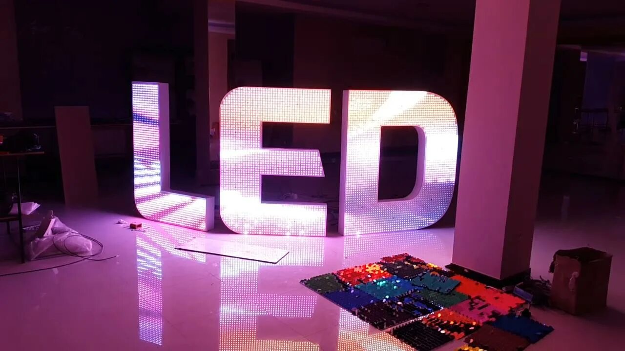 алфавит театр. буквы на мероприятия. монограмма буквы т. сценическое букв. буква т.