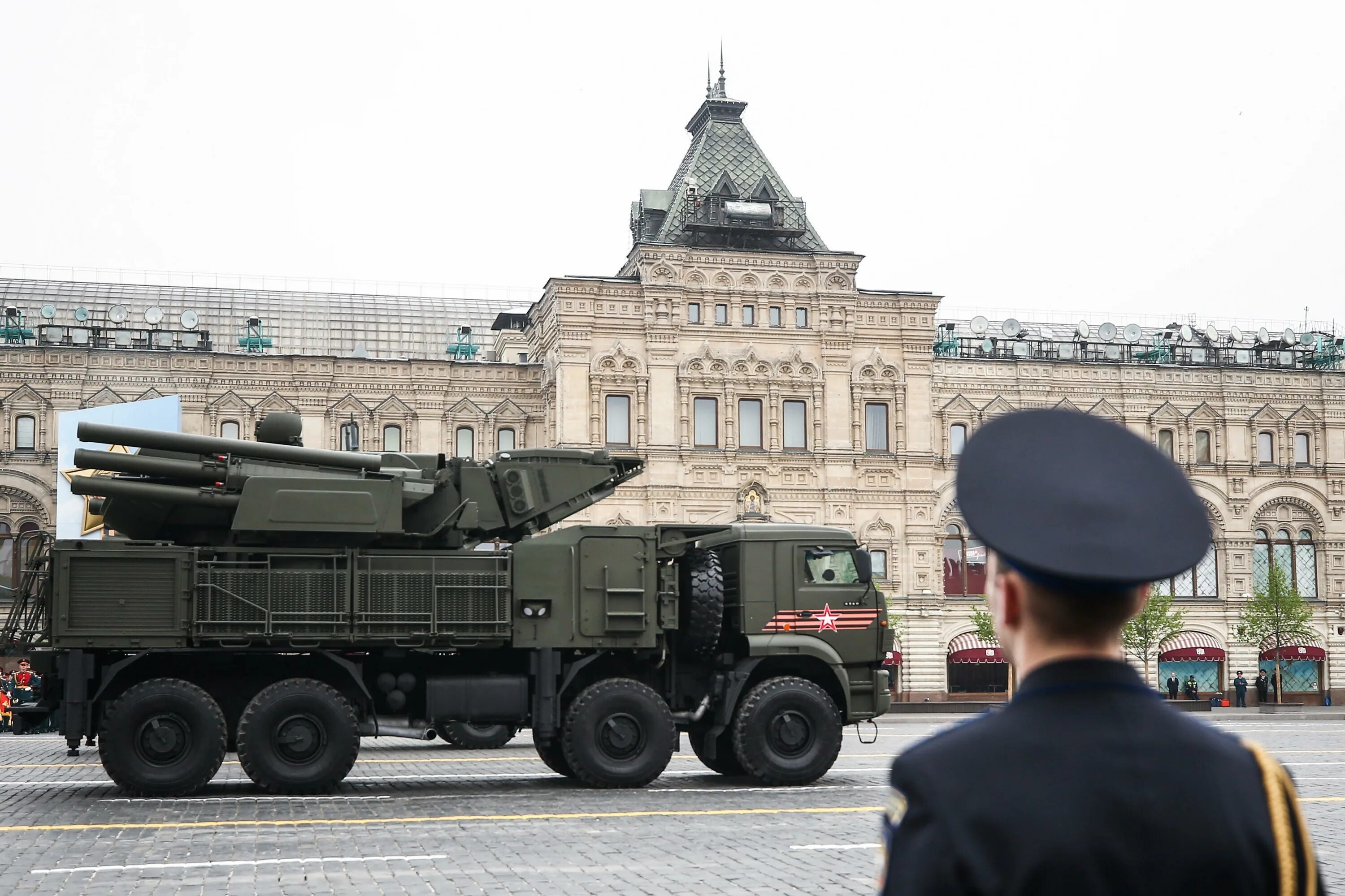 Зачем парад. Панцирь с 1 на параде в Москве. Панцирь парад Победы. Военная техника на параде Победы. Панцирь с на красной площади.