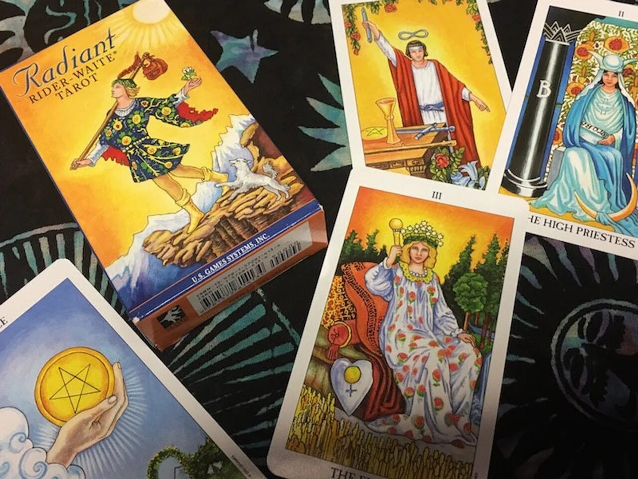 Карты уэйта. Таро радиант райдер уэйт. radiant rider-waite tarot. колода таро уэйта. таро radiant rider.