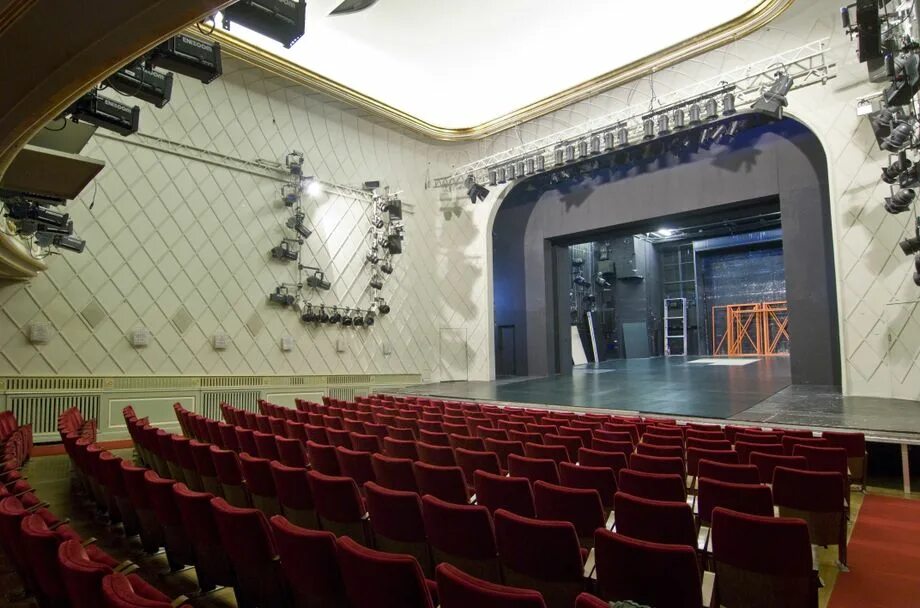 Театр им горького минск. Театр имени Максима Горького Минск. Maxim gorki Theater. Театр Горького Минск зал. Maxim gorki Theater Berlin.