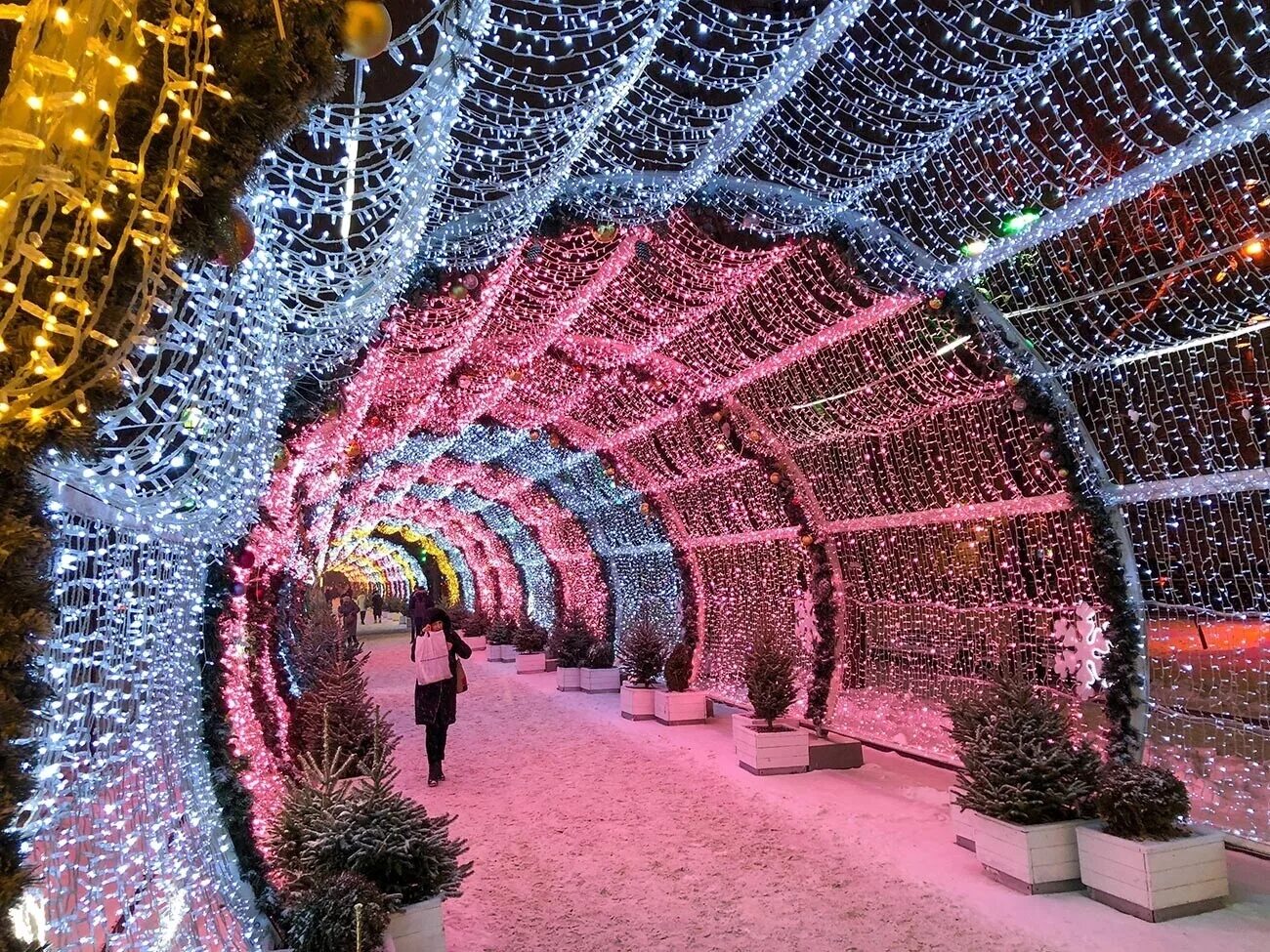 парк горького 2022. манежная площадь москва новый год 2022. новогодние места в москве куда сходить. новогодние места в москве куда сходить. украшение на манежной площади в москве 2020.