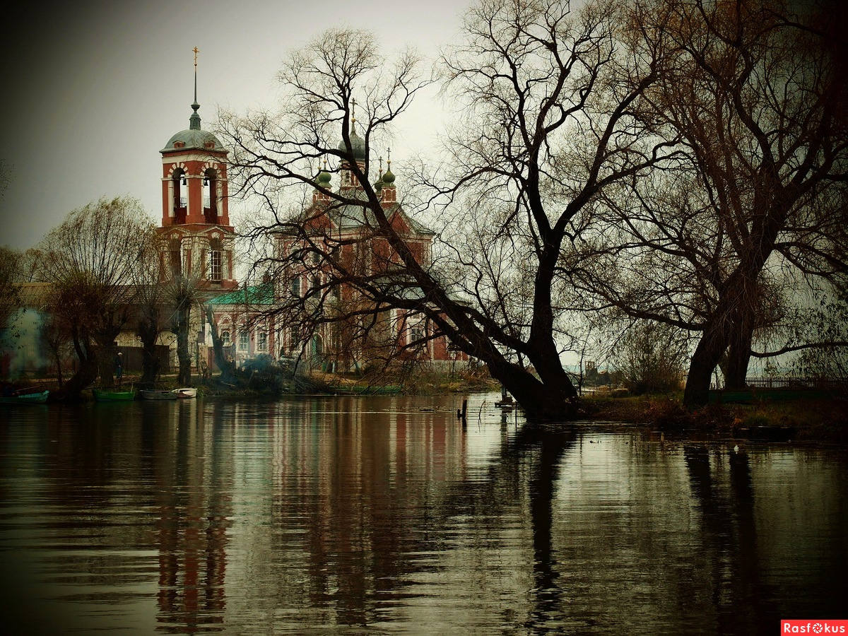 Плещеева река. Река Трубеж Переславль Залесский. Речка Трубеж в Переславле Залесском. Устье реки Трубеж Переславль Залесский. Церковь на реке Трубеж в Переславле.