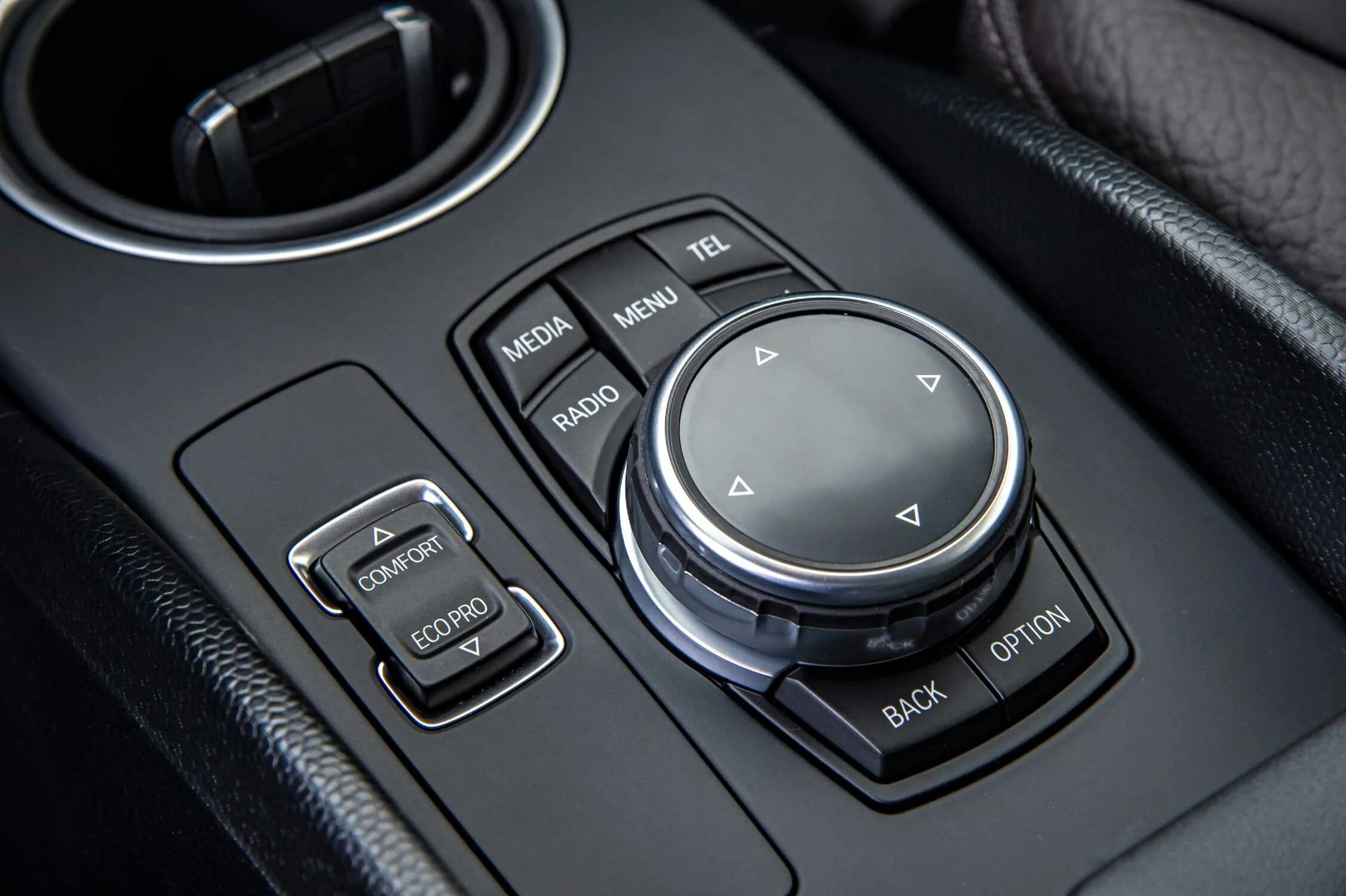 Полигон bmw driving experience (московская область). Bmw i3 at. Bmw idrive 7. Бмв электрокар i3. Бмв ай 3 электромобиль.