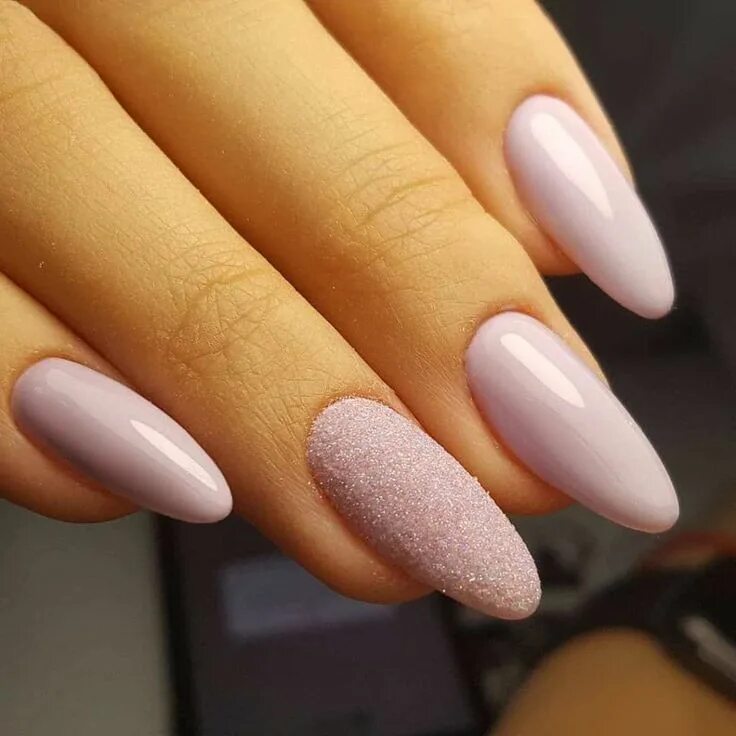 Image may contain: one or more people and closeup Toe nail color, Shiny nails de
