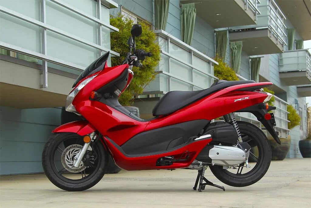 Быстрые мопеды. Honda PCX 125 Red. Honda PCX 50 кубов. Honda PCX 2009. Honda PCX 125 Black.