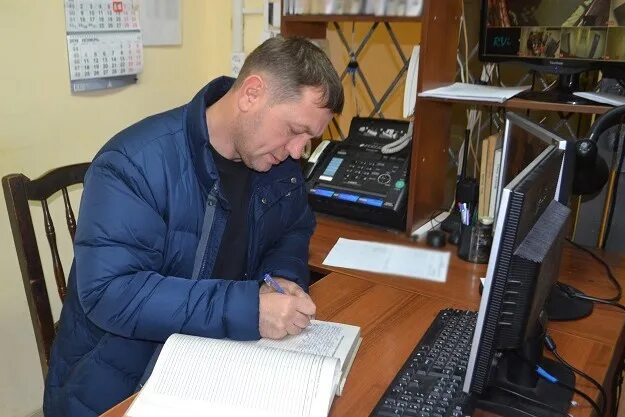 Губкинский прием. Виктор казарин. Губкинский прием. Единая россия губкин депутаты. Депутат белгорода азонов.