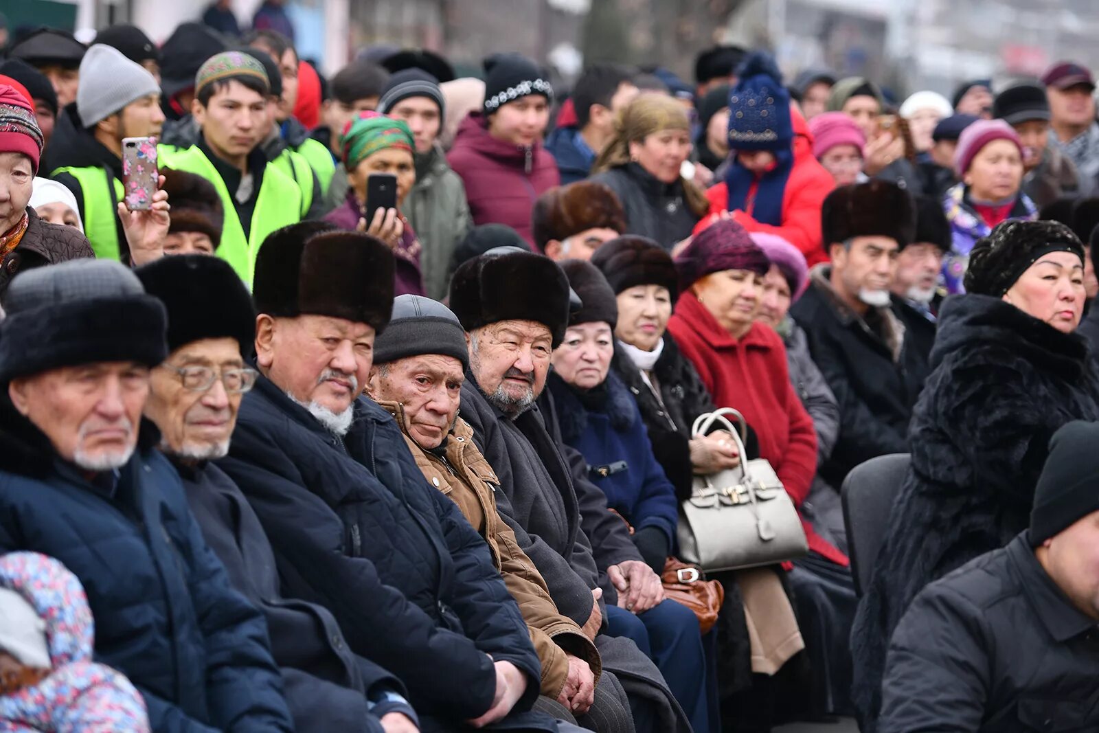 Жизнь в киргизии. Пенсионеры кыргызстана. пенсия в кыргызстане. жизнь в кыргызстане. бишкек пенсионеры.