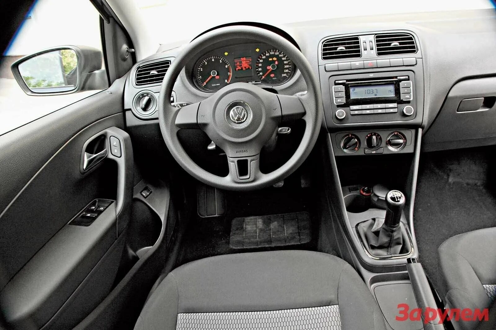 Торпеда фольксваген поло. VW Polo 2013 передняя панель. Фольксваген поло седан 2013 торпеда. Volkswagen Polo 2014 торпеда. Фольксваген поло хэтчбек 2010 Торпедо.