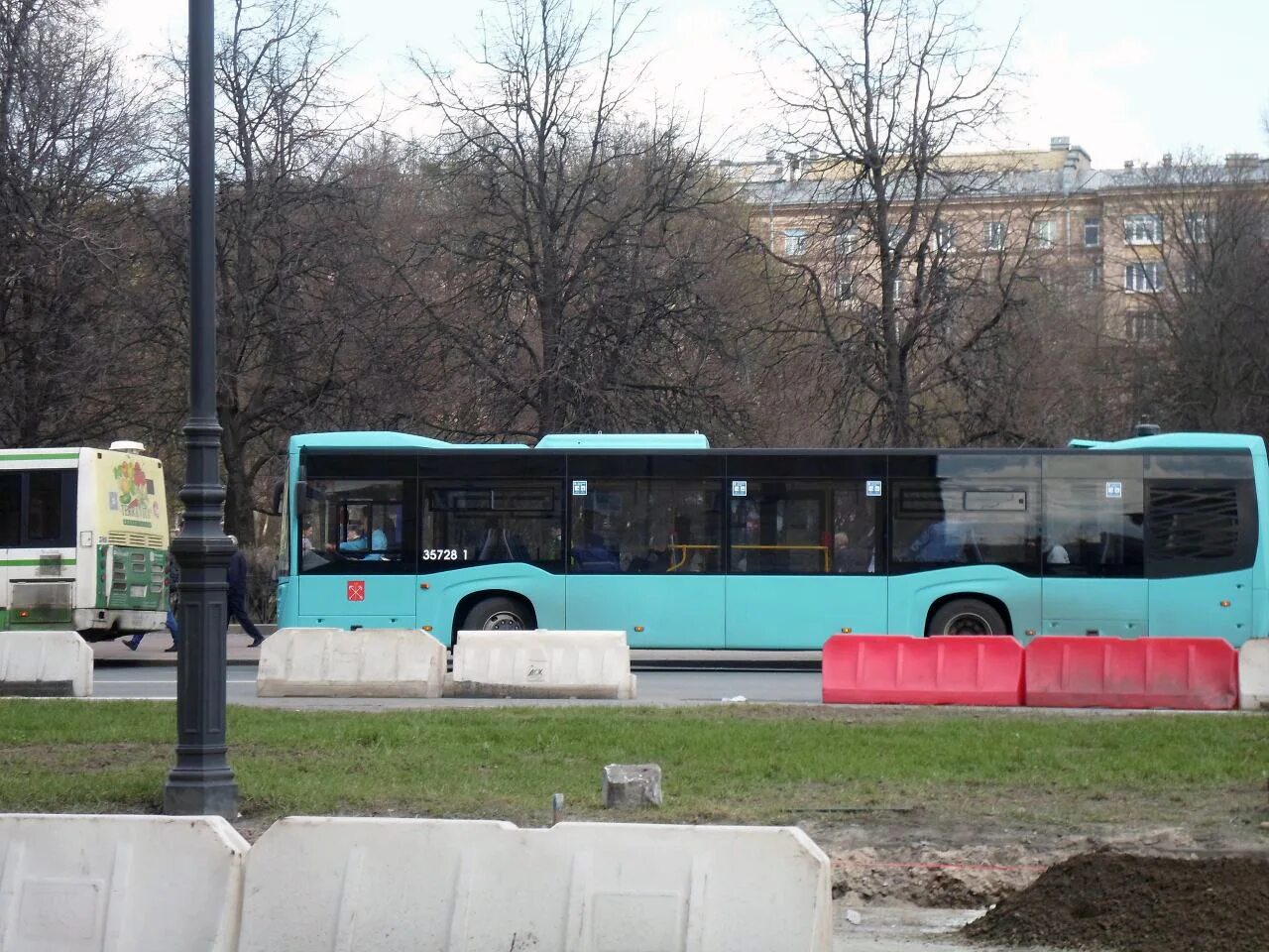 Сообщение про автобус. Нефаз-5299 автобус. Нефаз-5299 автобус. 221 автобус маршрут. Новые автобусы спб.