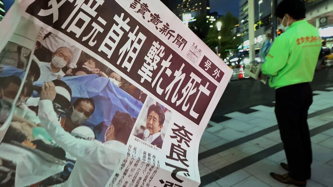 Японский покушение. Покушение на японского премьера. Время в Китае. Премьер министр Абэ Возраст.