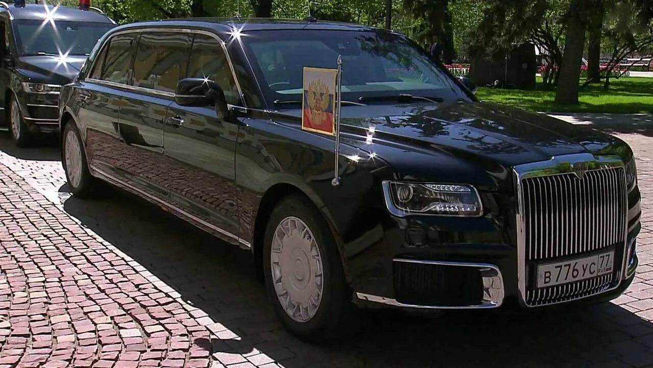 Лимузин президента Путина Аурус. Машина Путина Аурус. Аурус Сенат кортеж. Аурус президентский лимузин. Сколько стоит в россии автомобиль аурус