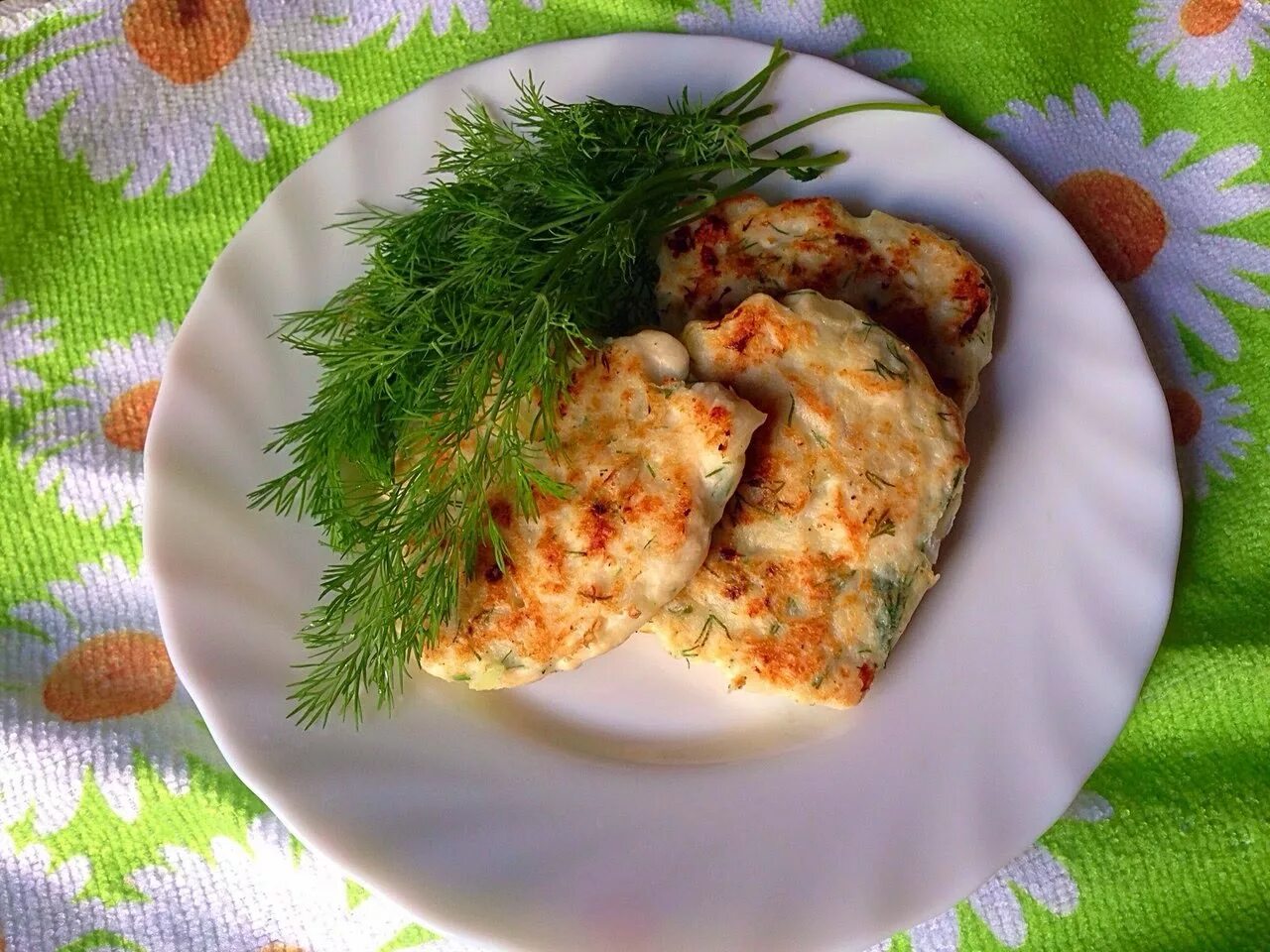 Куриные оладьи из филе курицы. Куриные оладьи. куриные оладьи из филе. куриные оладьи из куриной грудки. куриные оладьи с сыром.