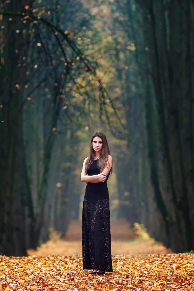 Аллея девушка. Женщина на аллее. Аллея девушка. Фотосессия девушки в парке. Прогулки в парках.