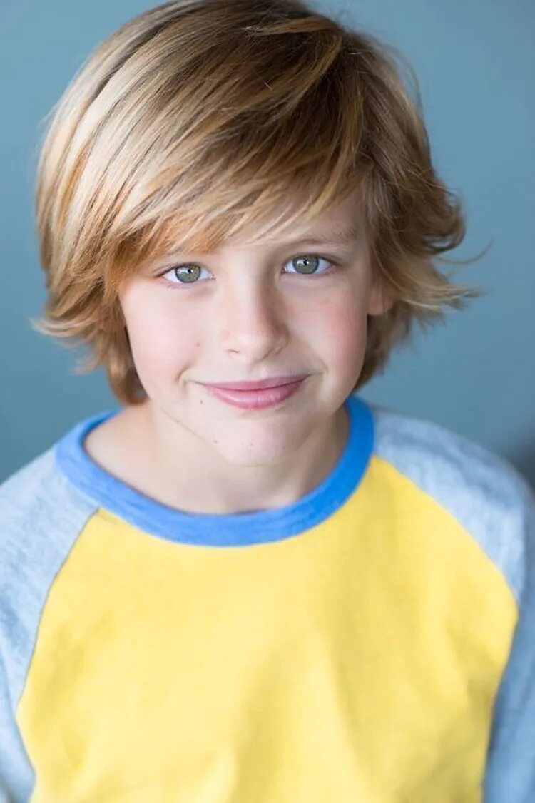 удлиненные стрижки для мальчиков. модельные стрижки для мальчиков длинные волосы. стрижки до мальчиков удлиненные. причёски для мальчиков. стрижка для мальчика на длинные волосы.