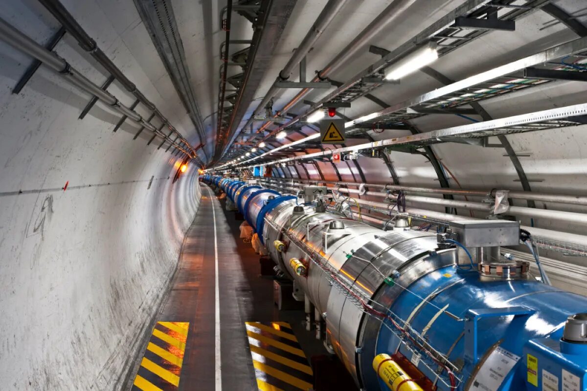 Адронный коллайдер запущен. Адронный коллайдер запущен. Адронный коллайдер бозон хиггса. Саров коллайдер адронный коллайдер. Адронный коллайдер 2022.