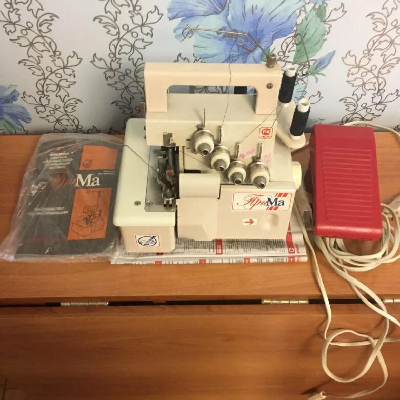 Инструкция оверлока прима. Оверлок Прима педаль управления электроприводом. Игольная пластина оверлок Прима. Оверлок ЭМЗ.