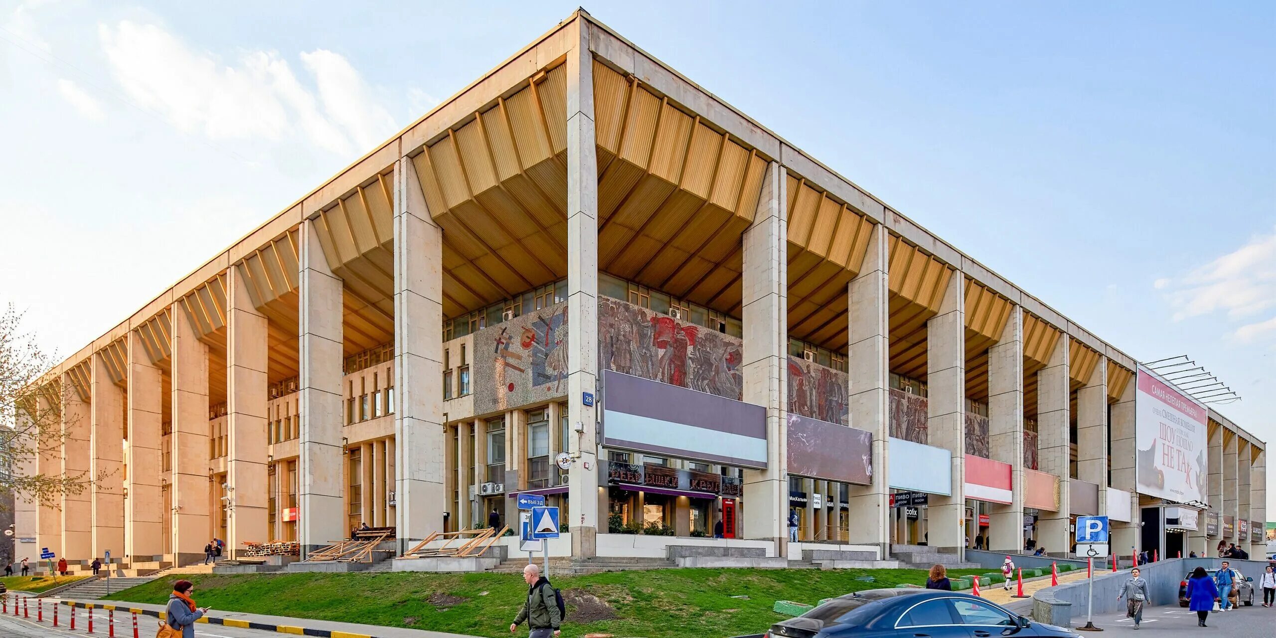 Театр в хамовниках. Концертный зал юность хамовнический вал. Мдм фрунзенская. Хамовники мос москва. Лейденский анатомический театр.