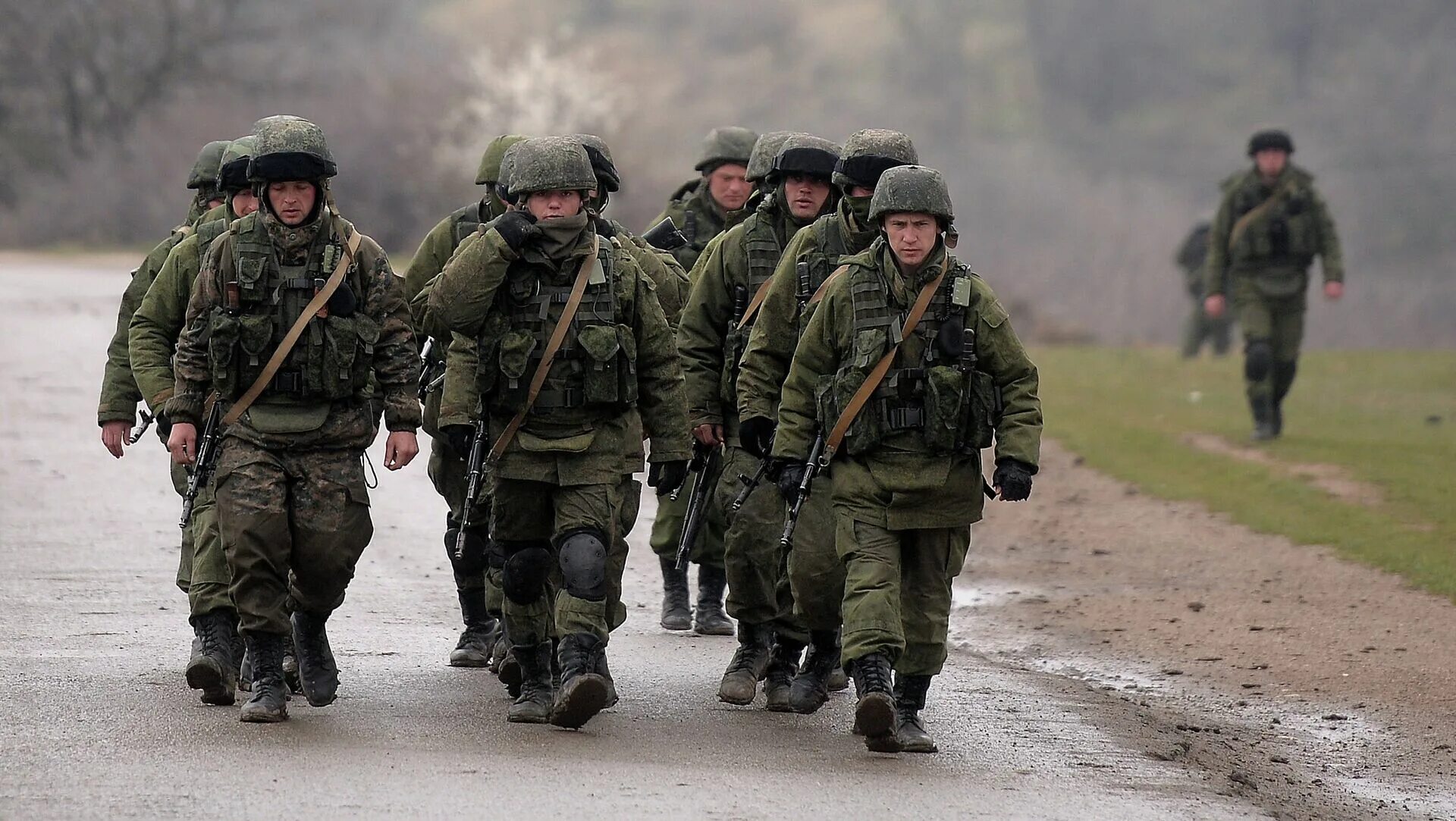 Часть войск идущая впереди. Российский солдат. Солдаты России. Воины Российской армии. Военная служба.