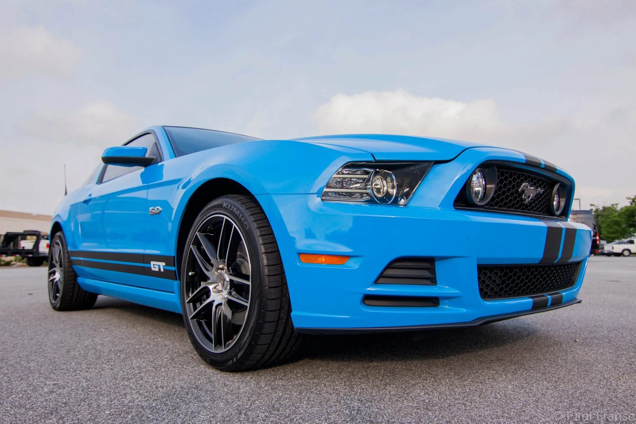 Мустанг цвета. Форд мустанг 2020. Форд мустанг 2020 фиолетовый. Ford mustang gt 2011. Ford mustang 5 поколения vin.