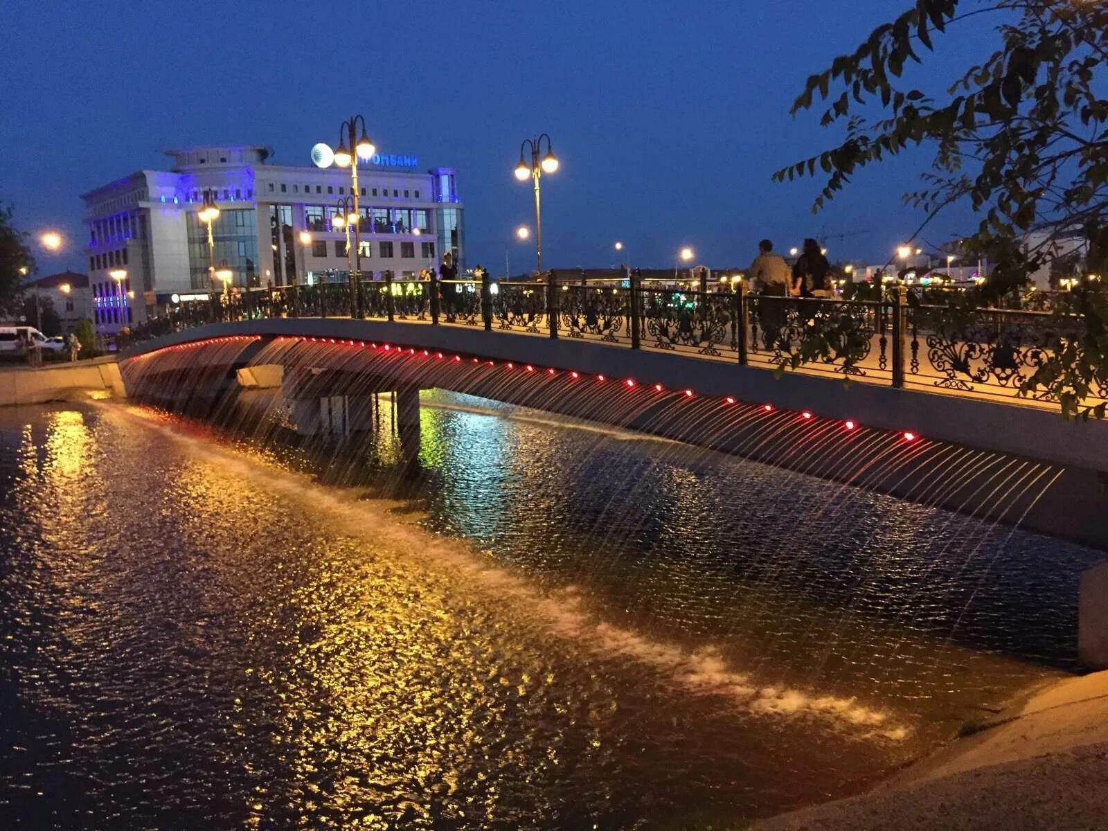 Астрахань фото. Мост дружбы Астрахань. Мост дружбы России и Азербайджана Астрахань. Астрахань достопримечательности Волга. Астрахани на доспремичательности.