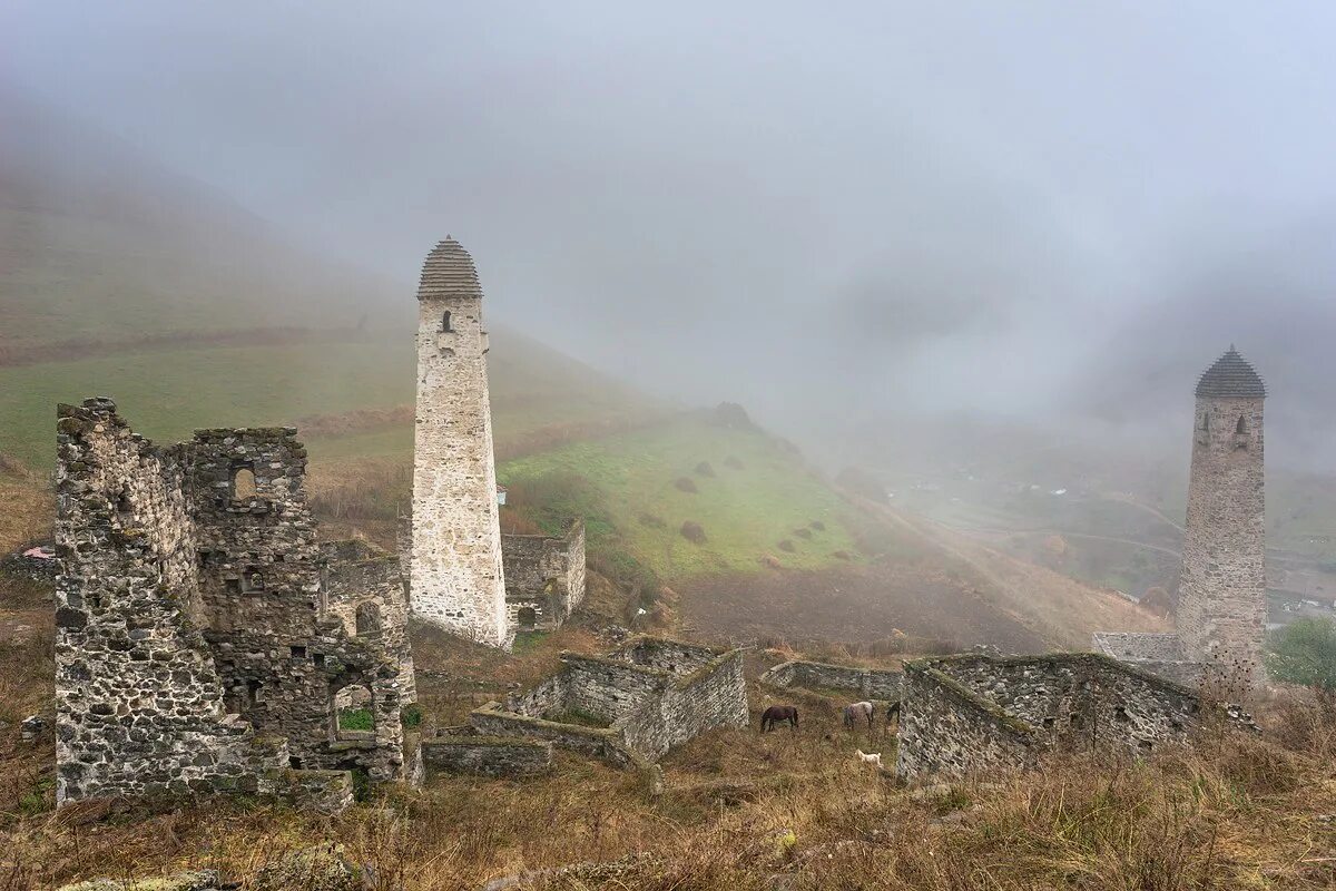 Родовые башни. Башня магой-джел в ингушетии. родовые башни ингушетии. родовая башня келли. хамхи ингушетия.