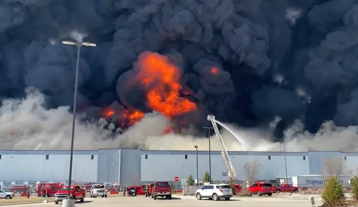 Волмарт пожар 2012. Fire massive. Fire in facility. Walmart and Bharti failure.