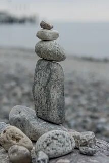 На камне не смотря на