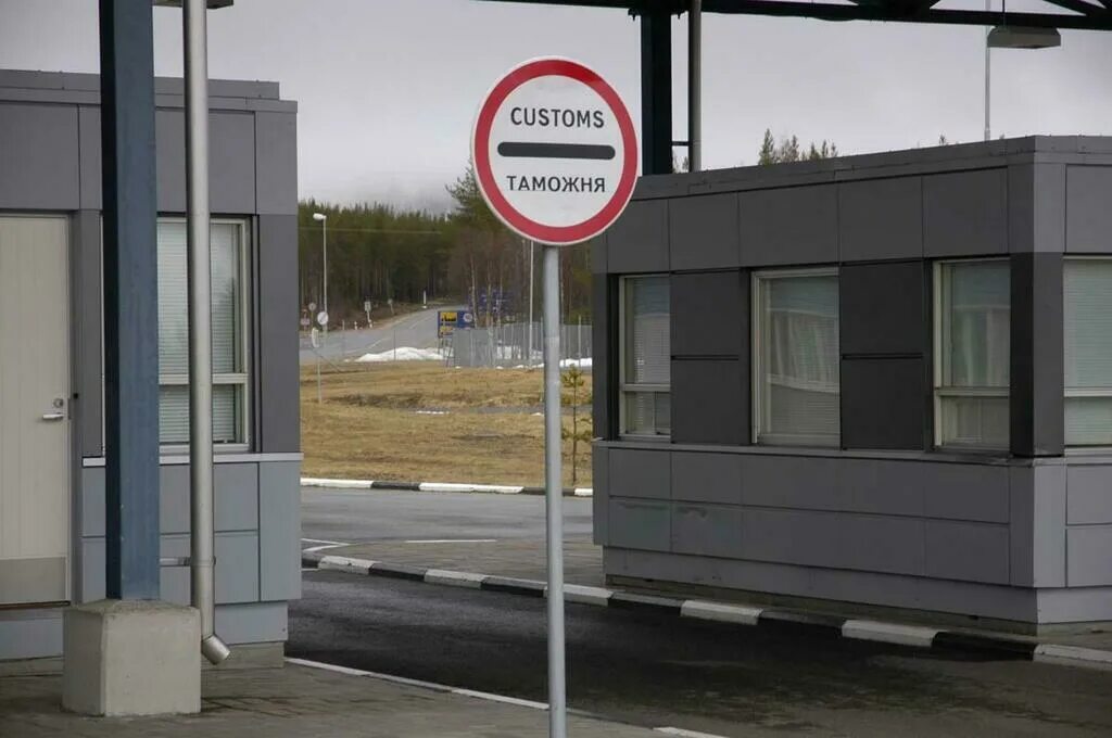 Таможня мурманск-финляндия. Финская граница с россией. Пропускной пункт финляндия. Финская граница. Пробки на границе с финляндией.