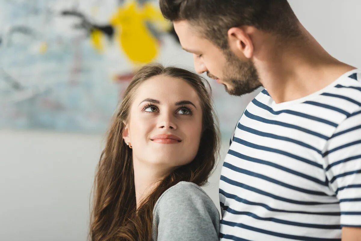 Looking at each other. Трудности в отношениях. Дружеский взгляд. Верные супруги. Последние отношения.