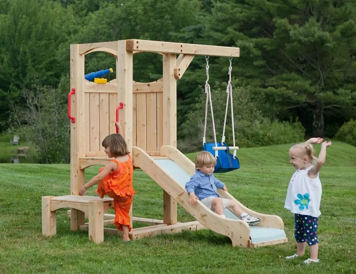 Детская площадка для дачи. Площадка для детей на даче. Детские площадки из дерева. Дети на площадке.