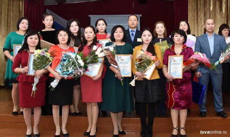 День учителя тыва. Учителя тувы. Педагоги тувы. Тувинский учитель. Учителя тувы.