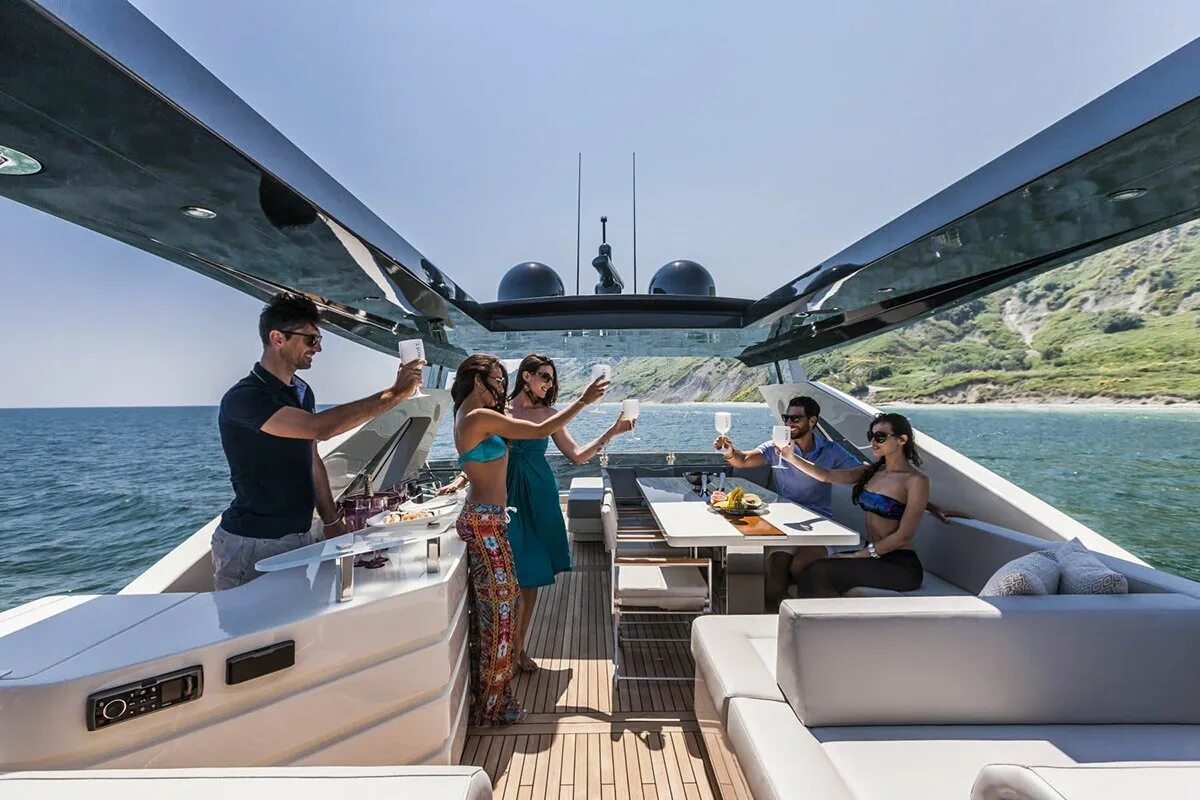 Яхта бизнесмена. Dominator 800 dolly. Яхта бизнесмена. Яхта бизнесмена. Яхта бизнесмена.